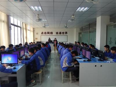 成都石化工業(yè)學(xué)校汽修服裝科成功舉辦計(jì)算機(jī)操作員技能鑒定考試